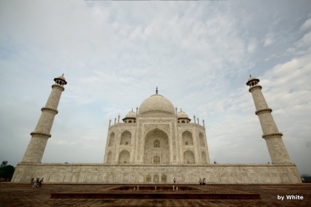 Taj Mahal - niebieskie niebo nad nim ;)