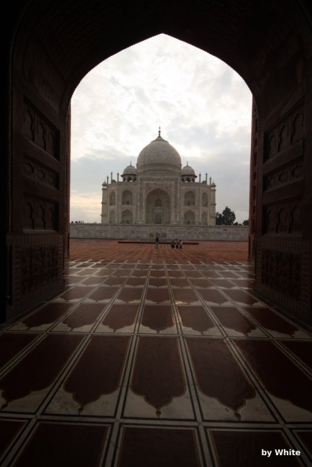 Taj Mahal widziany z Meczetu