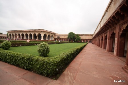 Agra fort - dziedziniec